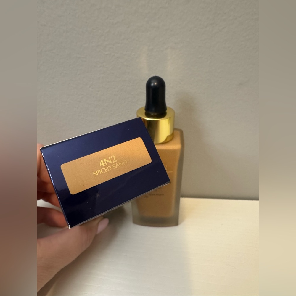 Estēe Lauder Futurist SkinTint Serum SPF 20 - Picture 5 of 6